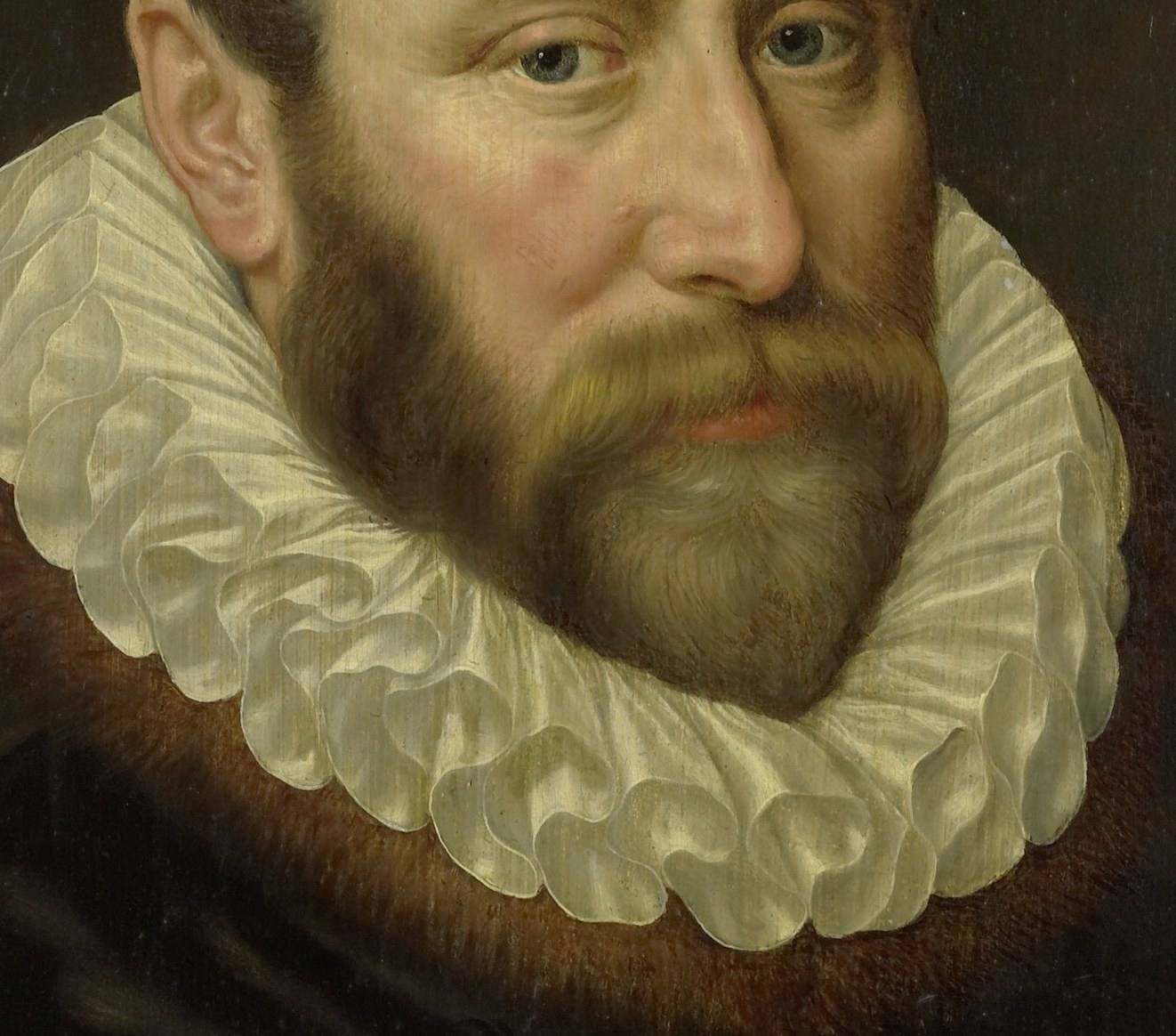 Look closely at his stiff, starched ruff collar.