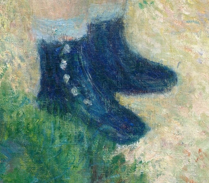 But look at her dark boots, almost blended into the grass.