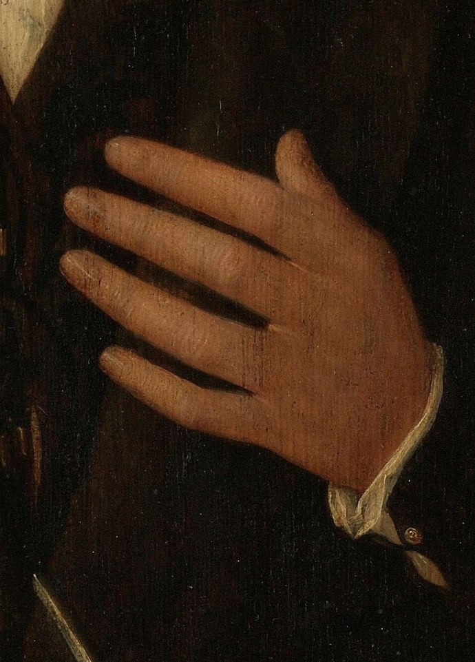 His left hand rests on his heart, a sign of sincerity.