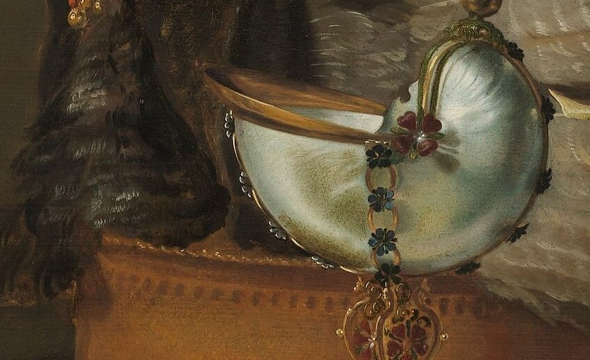 Every detail highlights wealth, from oysters to a nautilus cup.