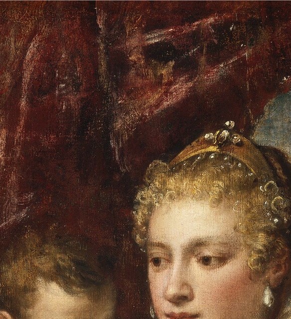 Her concentrated, slightly downward expression captures the decisive act of binding love , the deity of desire voluntarily subduing her own son.