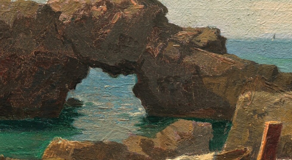 This geological feature frames a view of the sea, adding depth and a sense of discovery.