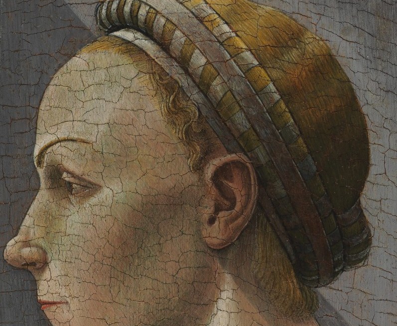 Look closely at her intricate hairband and brooch.