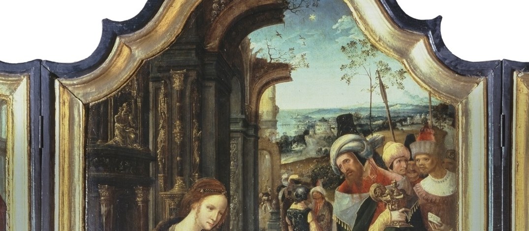 Look at the archway on the left.
