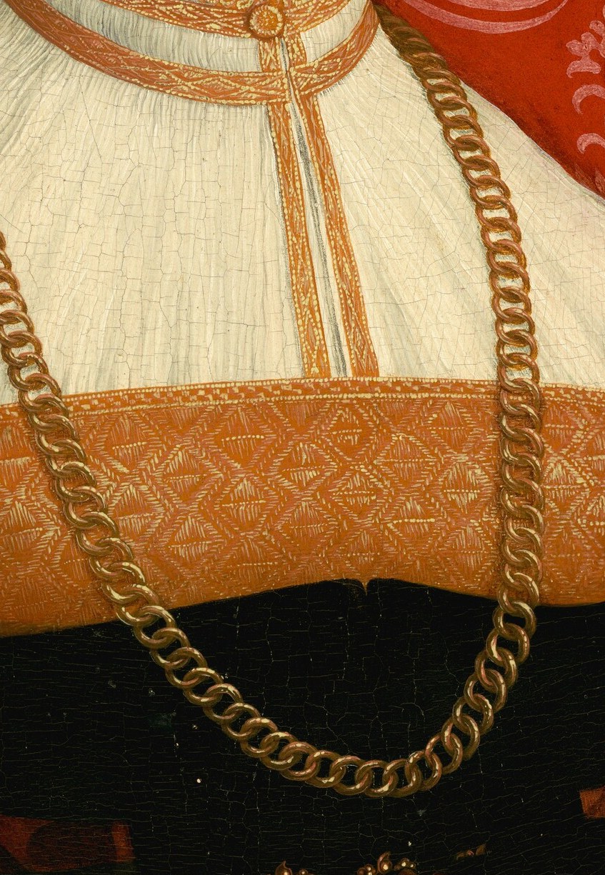 This gold chain was a symbol of her status.