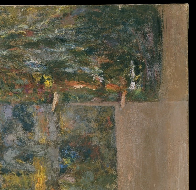 Those barely legible rectangles matter. This is a collector's home.