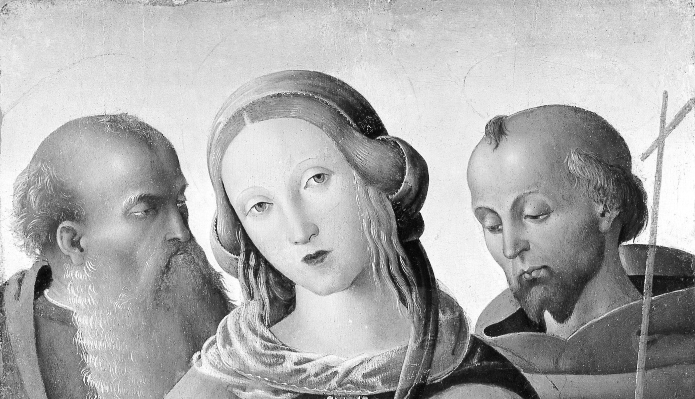 The unusually close compression of three heads , almost touching , is a compositional choice that creates collective intimacy; the painter avoided the processional spacing typical of earlier sacra conversazione altarpieces.