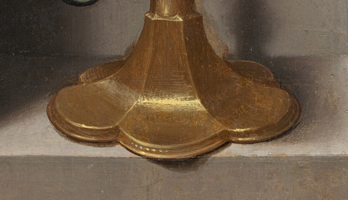 The elegant curves and shadows give the base a sense of stability and grandeur.
