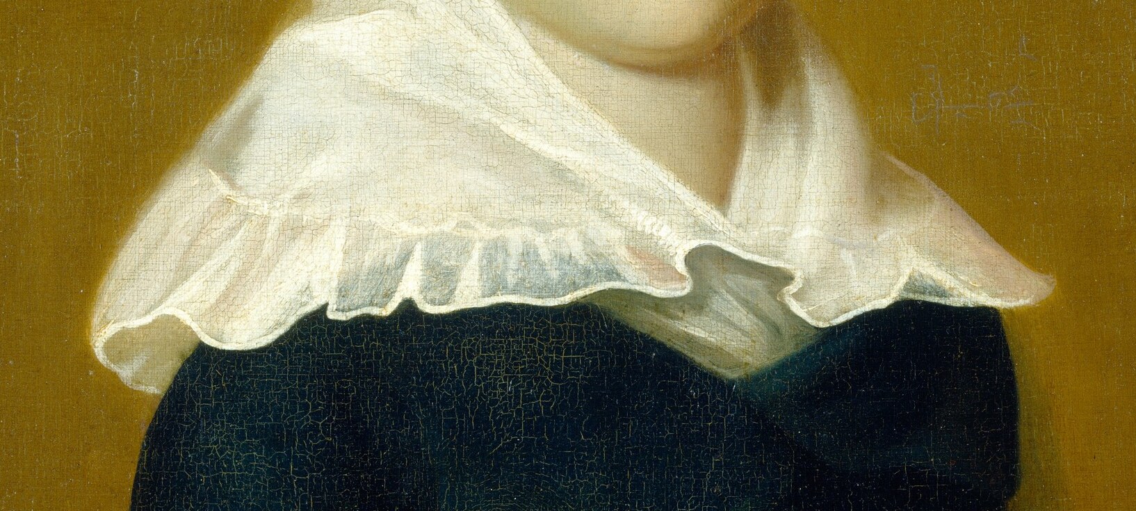 Look at the white ruffled collar.