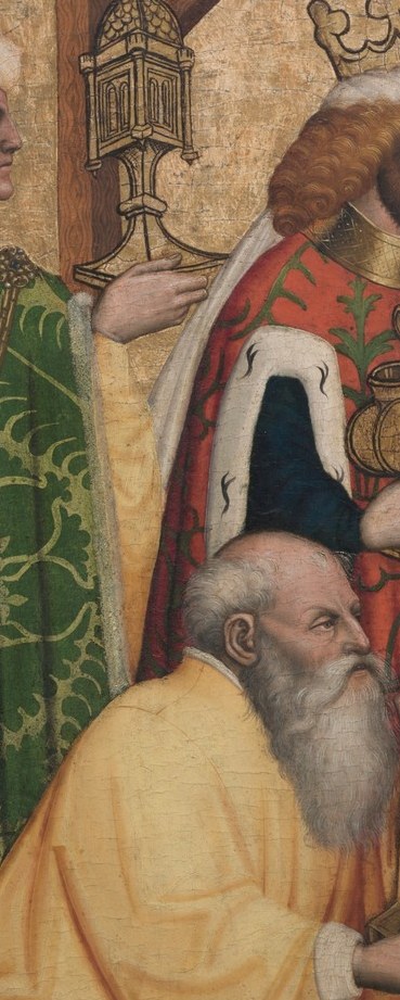 Look closely at the contents of this king's gift box.