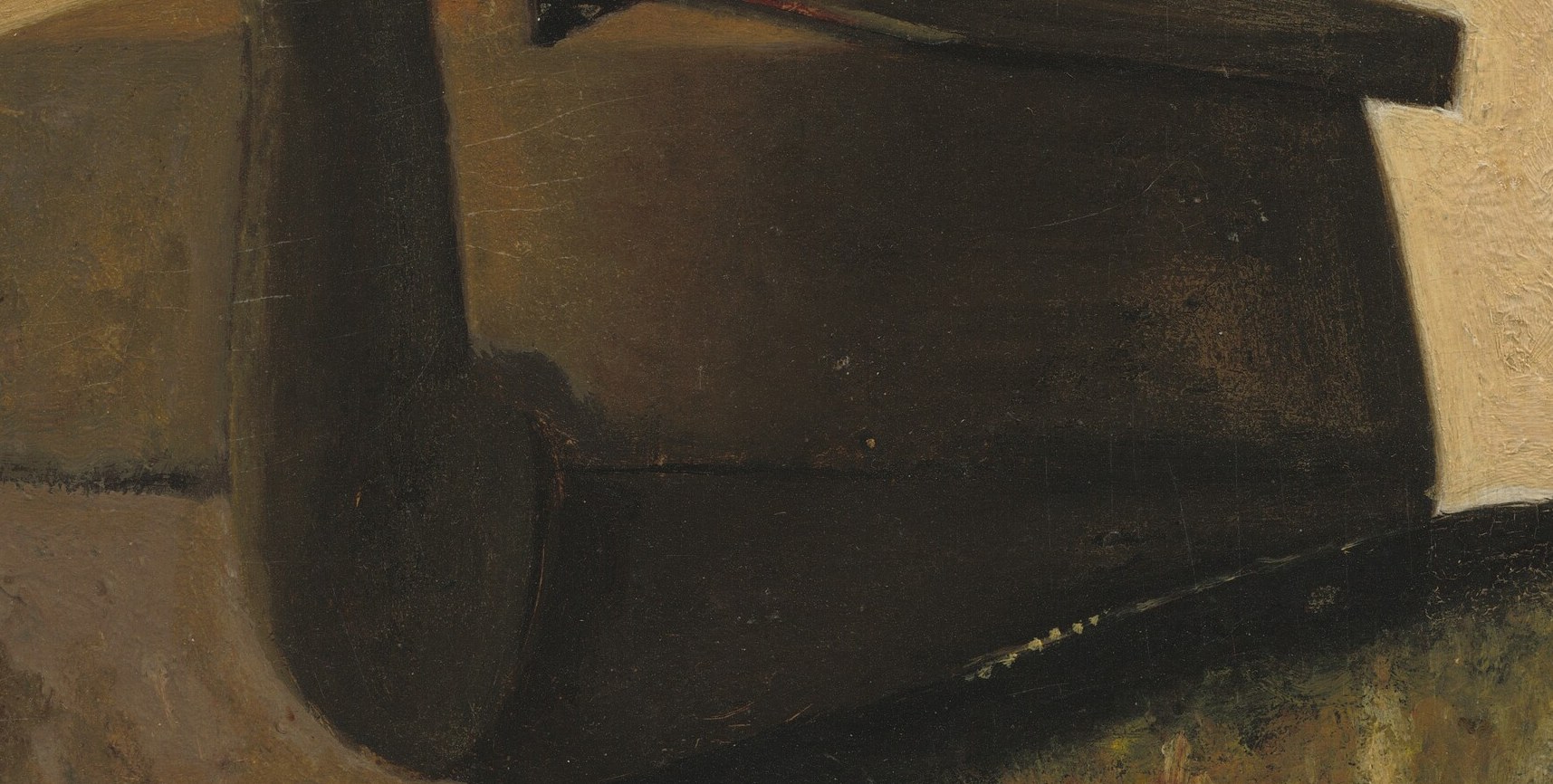 The kettle behind it is dark, closed, and silent.