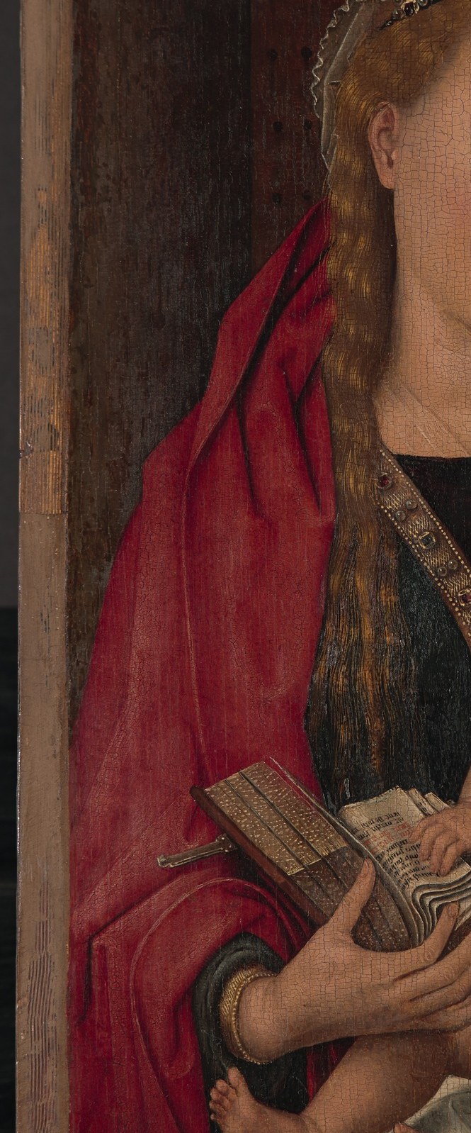 The richly modeled red cloak demonstrates Memling's mastery of oil glazing , each fold reads like carved fabric, building physical weight.
