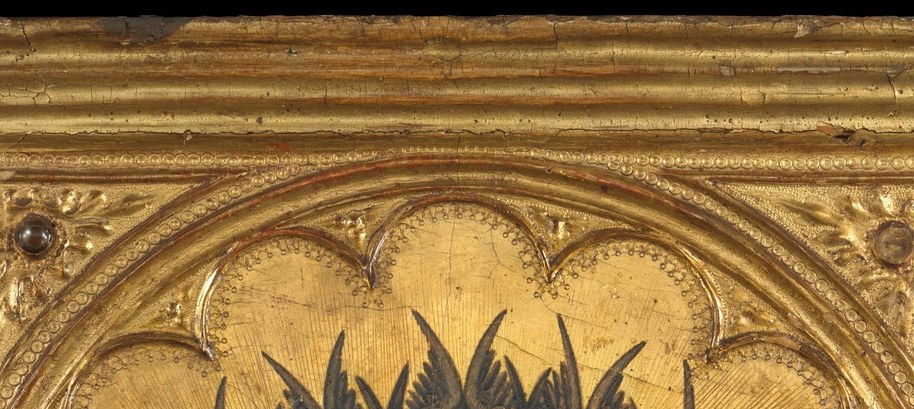 Tiny seraphic faces are hidden among the flames.