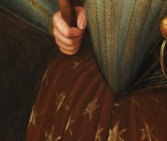 He rests his hand on the conventional helmet of command.