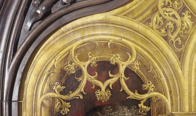 See how the light catches on the gold and jewels.