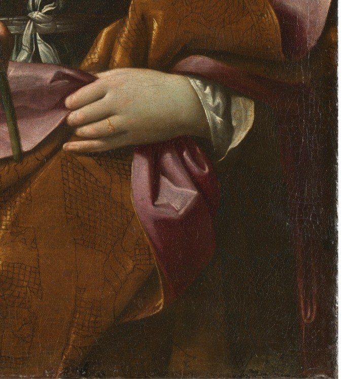 The folds of her golden drape catch and reflect.