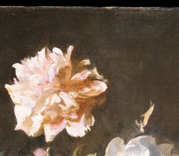 The topmost bloom shows a warm creamy-yellow tone distinct from the cooler whites below , a subtle color variation that rewards close inspection.