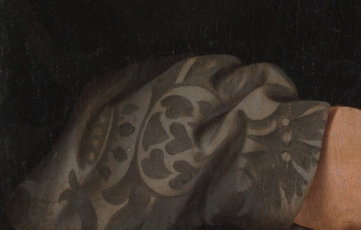 Look at the intricate pattern on his sleeve.