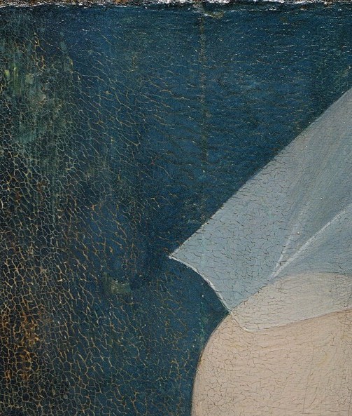 But look at the edge of her veil. Where fabric meets the blue.