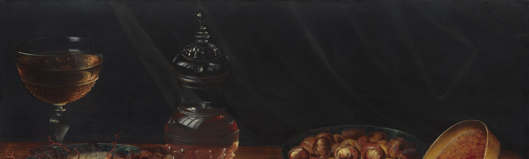 The darkness is not empty , it isolates each object like a spotlight and was a deliberate rhetorical choice: luxury objects against the void, life against extinction
