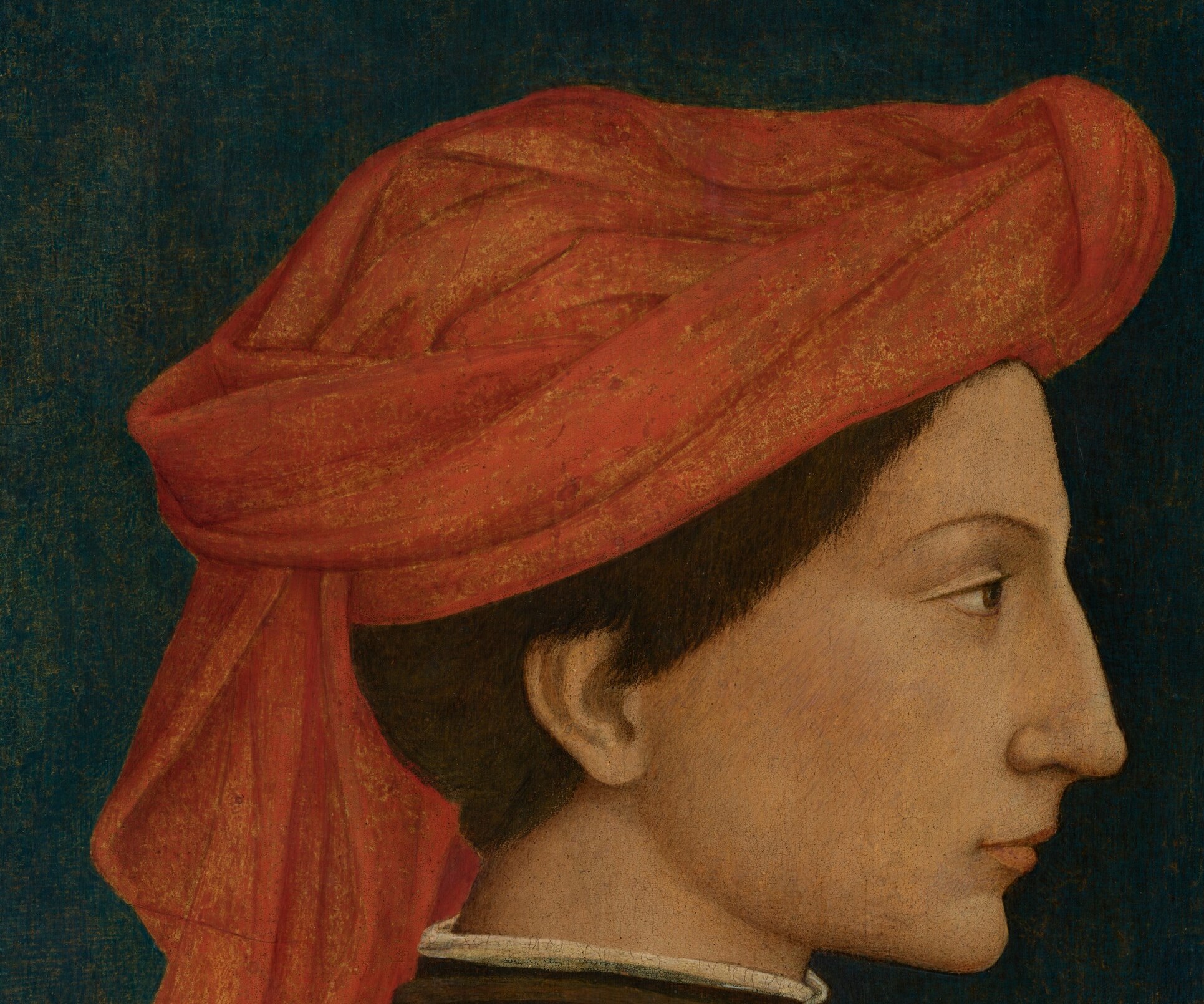 His distinctive red turban and robe marked his high status.