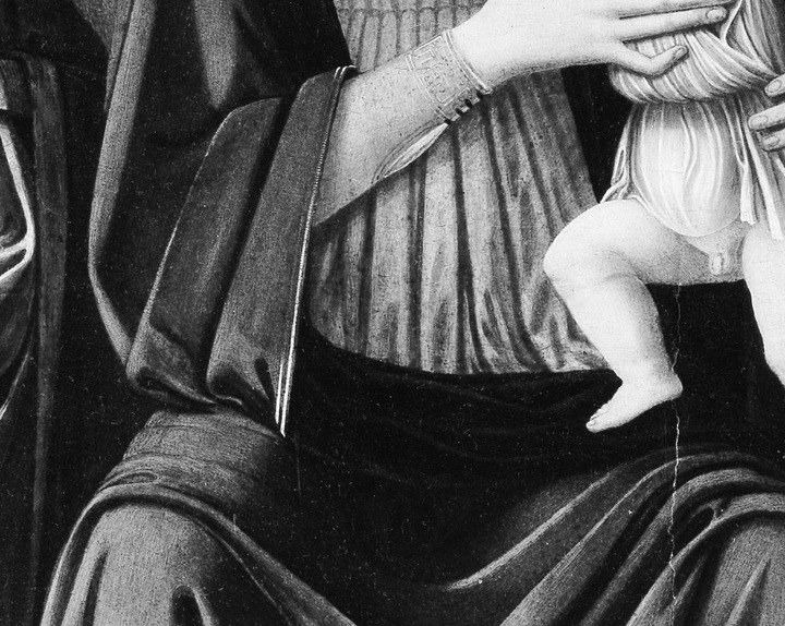 A mother and child who meet no one's gaze but each other.