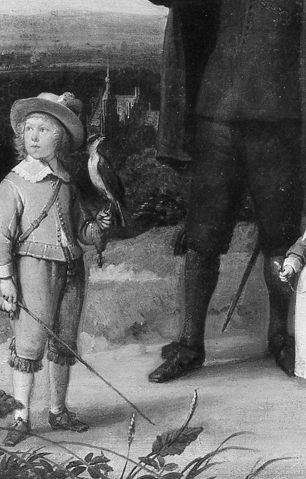 The smallest child placed at the compositional center links husband and wife , a visual declaration of dynastic continuity.