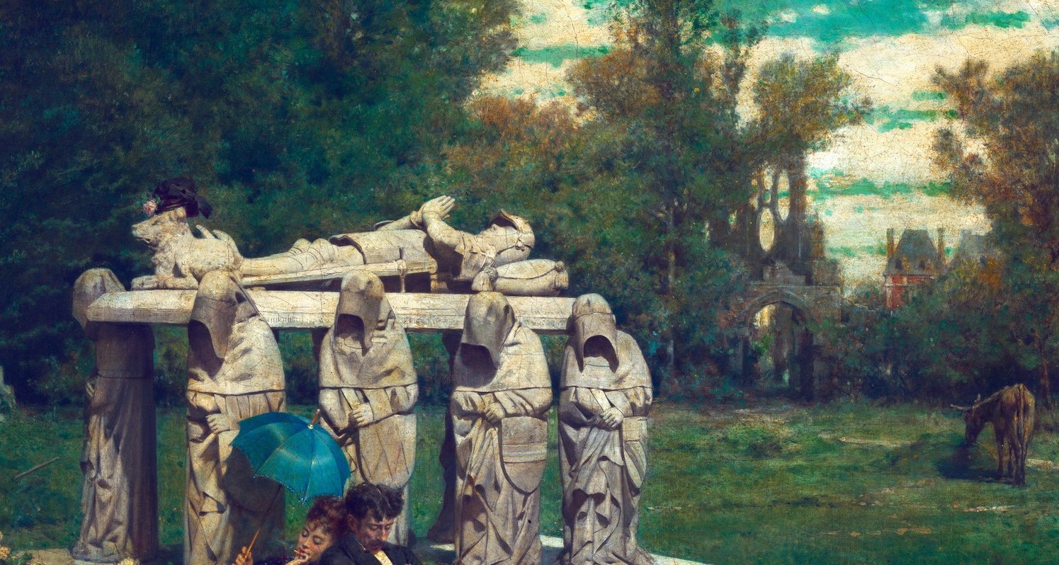 But look behind them. Those are not garden statues.