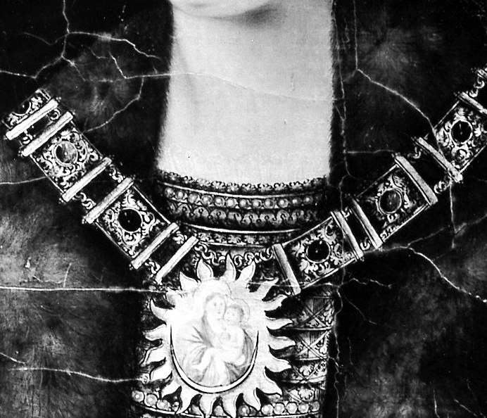 Her elaborate necklace also speaks to her high rank.
