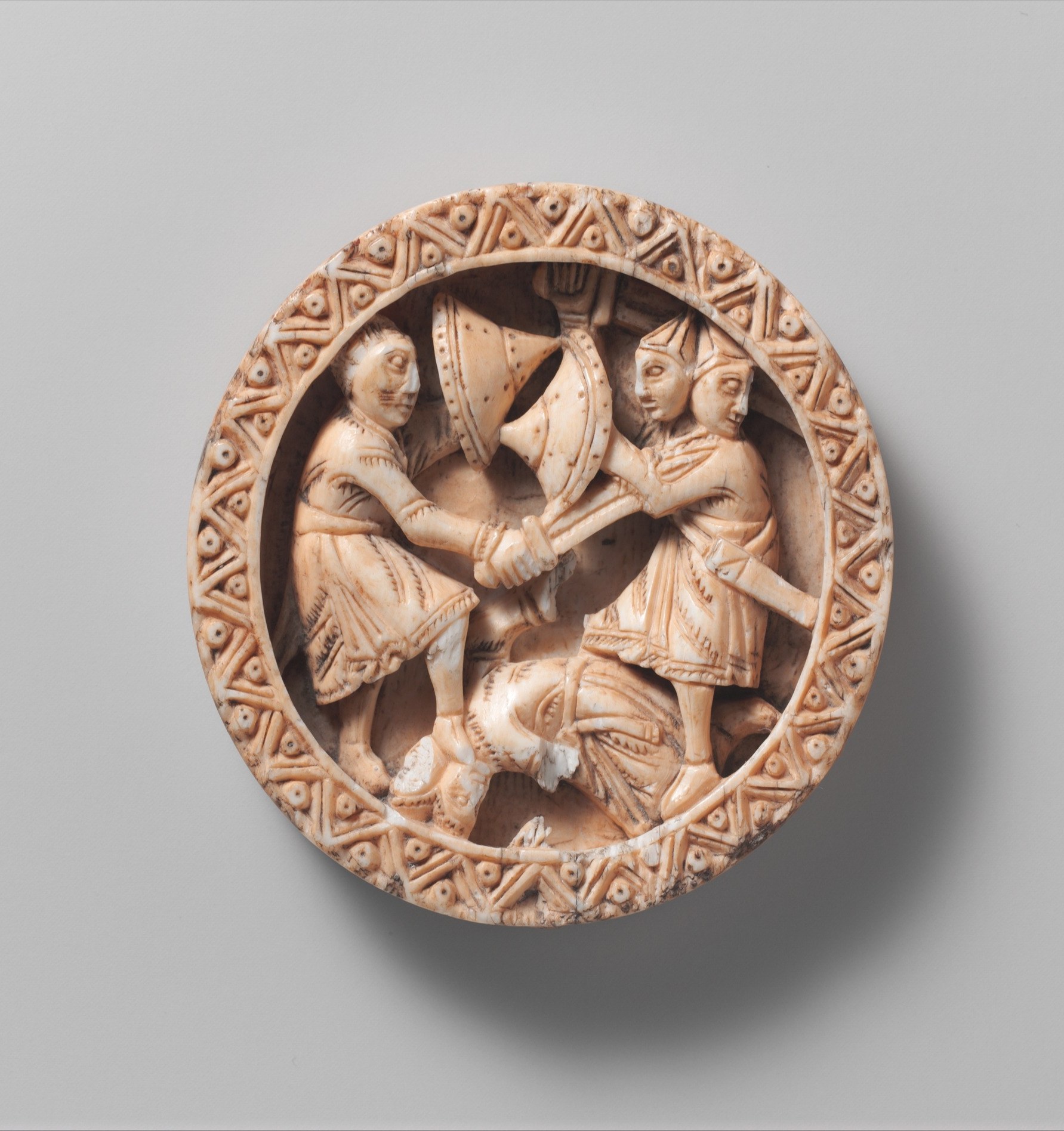 The border places it: those repeating notches are a Romanesque workshop signature.