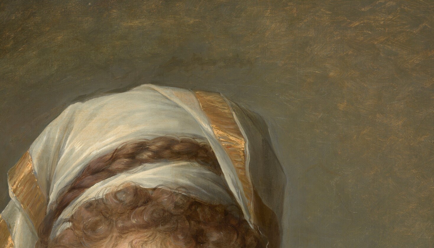 Notice her informal hair and simple gauze headpiece.