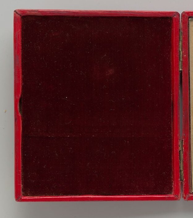 Look closely at the dark velvet lining of the case.