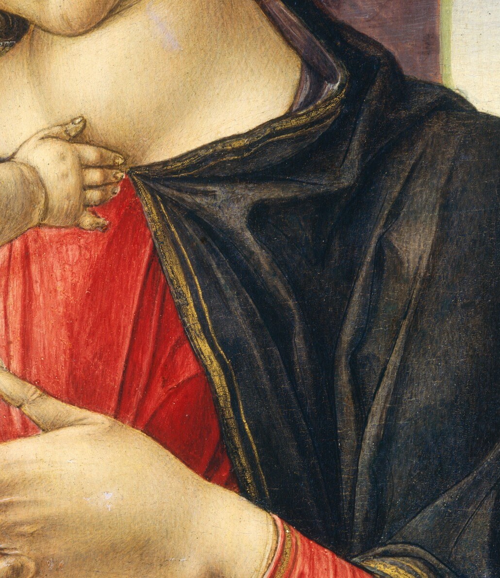 The warm vermillion sleeve blazes against the cool blue mantle, a deliberate coloristic contrast used by Quattrocento painters to make the Virgin's garments symbolically rich , red for humanity and sacrifice, blue for heaven.