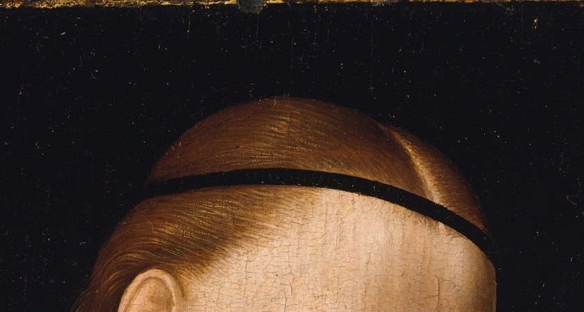The crisp white linen against pale skin and dark blue mantle is a Flemish painter's showcase of light on fabric , characteristic of Bouts's influence from Van Eyck.