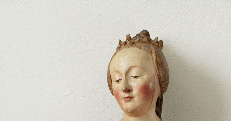 Gothic multi-pointed crown with visible gilding establishes her royal-martyr status; each point carries symbolic weight about heavenly queenship