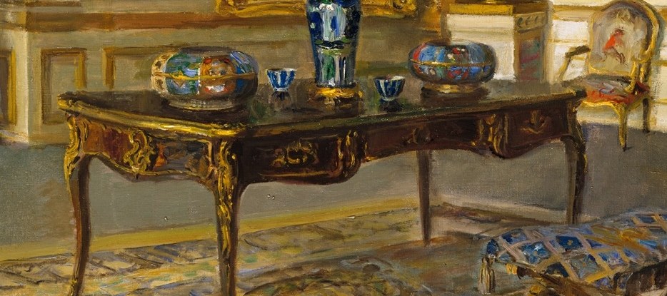 Its intricate carvings and dark finish suggest wealth and craftsmanship, a focal point of the room's luxury.