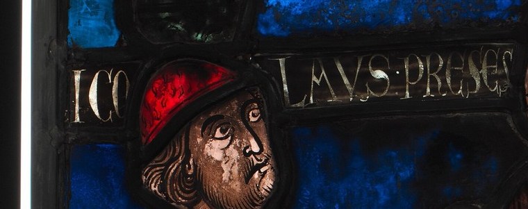The inscription above him says 'ICO MALUS PRESES', 'I, the evil leader'.