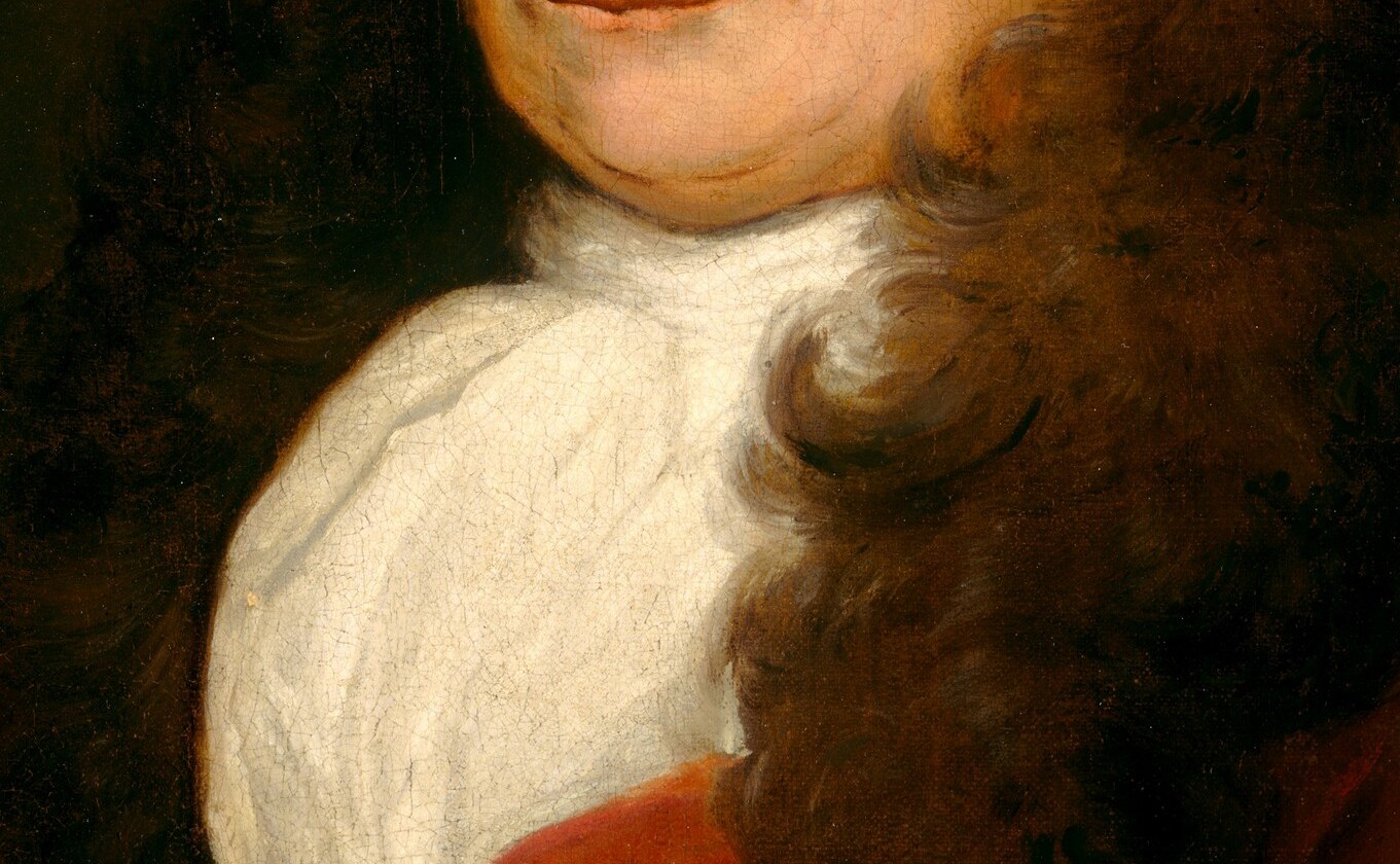 A loosely folded cravat suggests informal status.