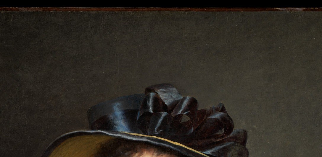 The hat's fashionable excess , dark plumage against pale face , is a hallmark of 1780s Anglomanie; Vigée Le Brun herself wore similar hats and was criticized by the Academy for it