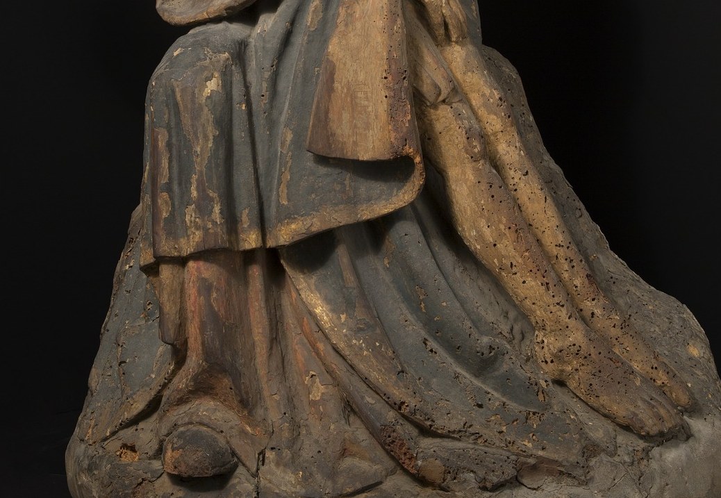 Now look closer, at the robe near her knee.
