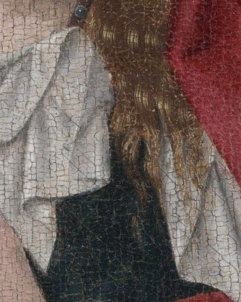 Look closer at her dress trim.