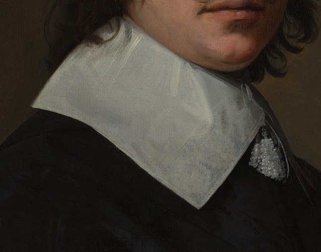 But his crisp white collar shows his wealth and status.