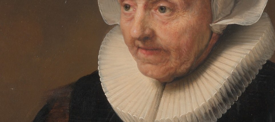 Now look at the pleated ruff around her neck.