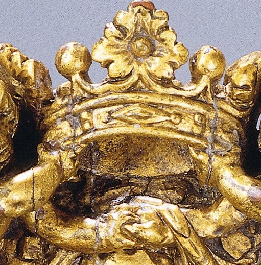 The crown above them: the Nassau name reaches for royalty.
