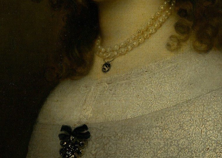 She wears the fashionable millstone collar of her time.